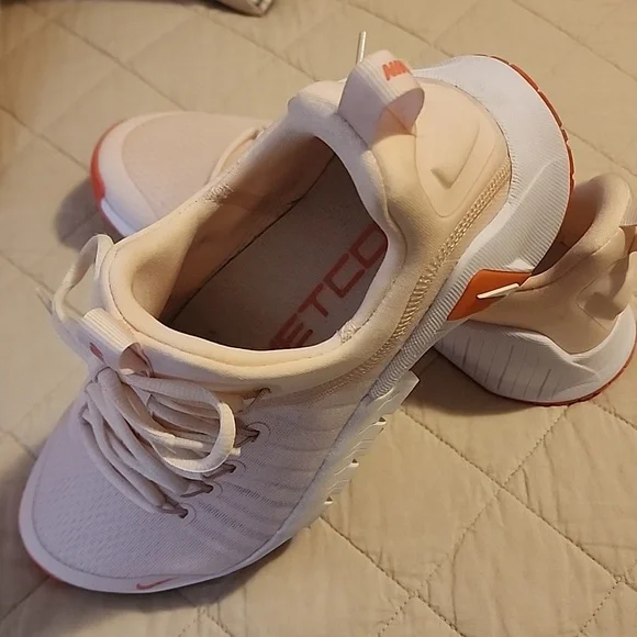 Nike Metcon Light Pink and Cream Trainers - Picture 3 of 7